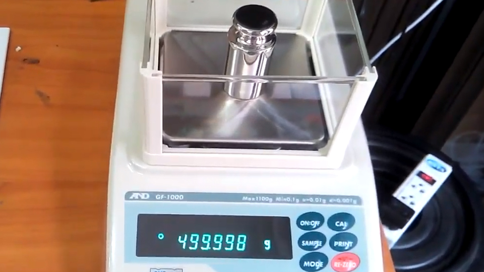 เครื่องชั่งน้ำหนักดิจิตอล AND GX-200 