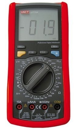 เครื่องมือวัดมัลติมิเตอร์ รุ่น ut70a