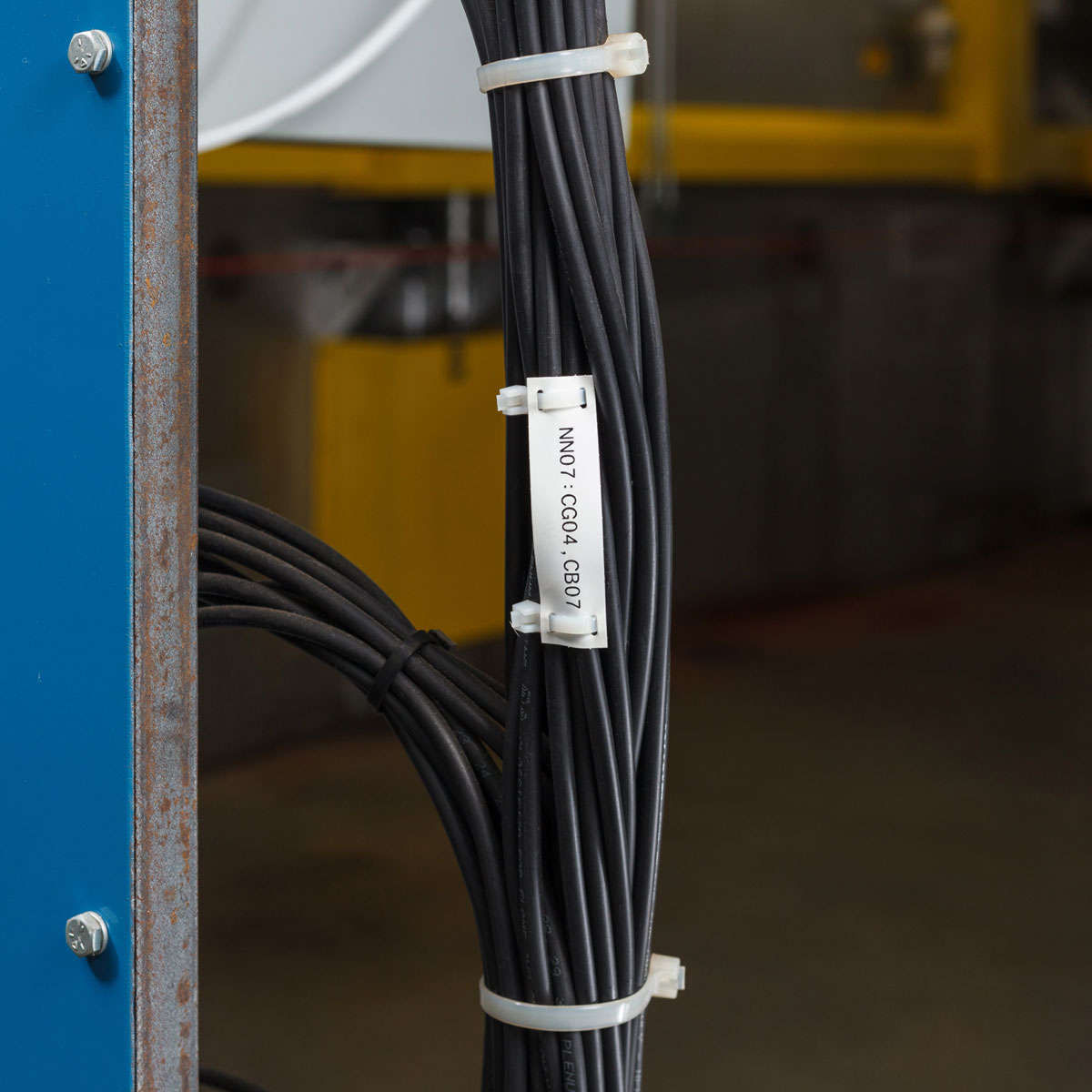 ลาเบลติดสายเคเบิล ลาเบลนำไฟฟ้า Brady rigid polyethylene multi conductor cable tags label