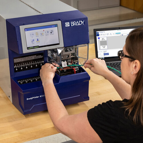 เครื่องปริ้นลาเบลเบรดี้พร้อมซอฟแวร์ Brady printer a5500